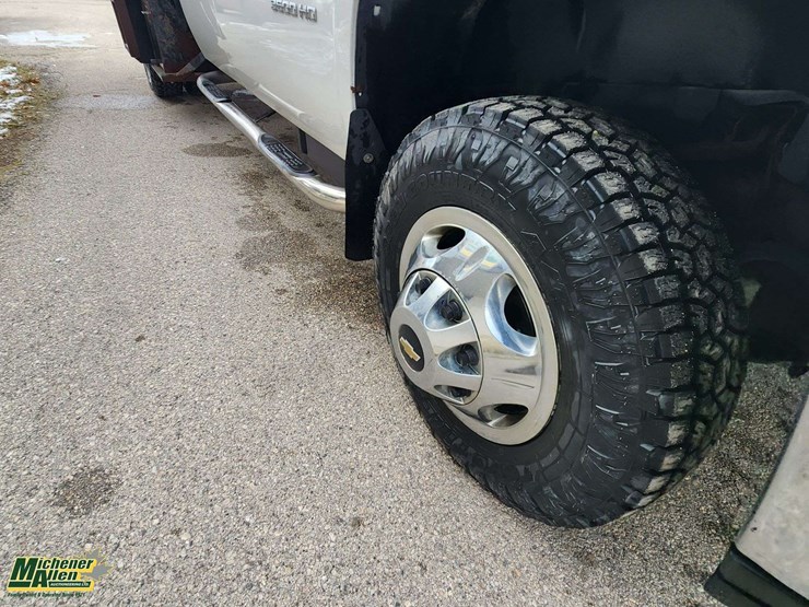 2013-chevrolet-silverado-3500hd-image-13