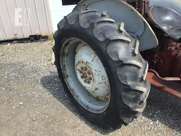 1952-ford-8n-image-14