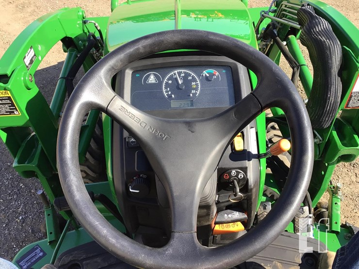 2018-john-deere-1025r-image-17