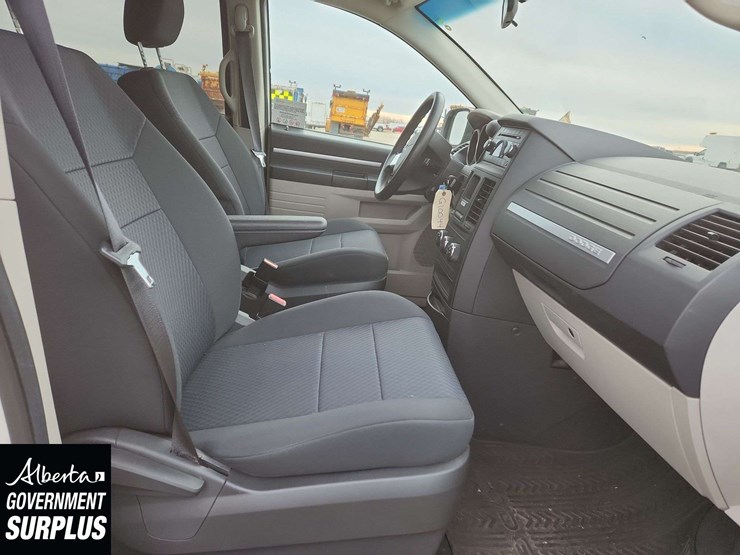 2010-dodge-grand-caravan-se-image-19