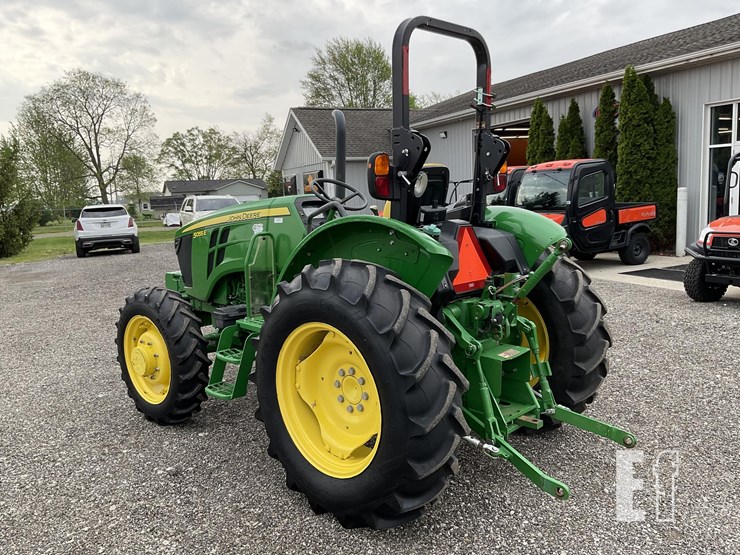 2021-john-deere-5055e-image-3