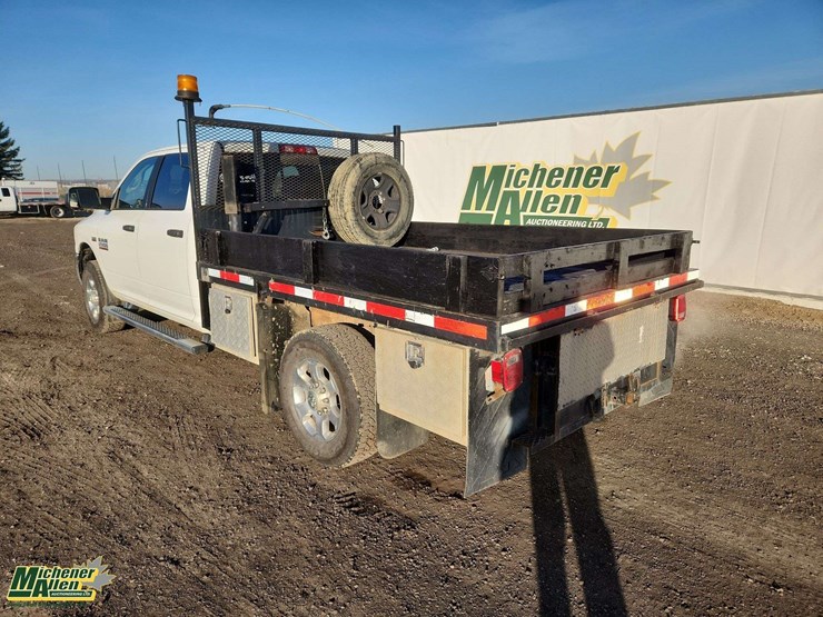 2017-dodge-2500-image-2