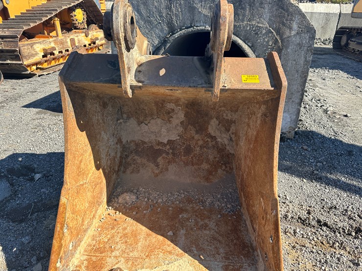 #32583-•-tag-42"-excavator-bucket-image-7