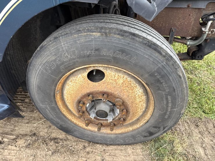 #3155-•-volvo-sleeper-cab-parts-semi-image-45