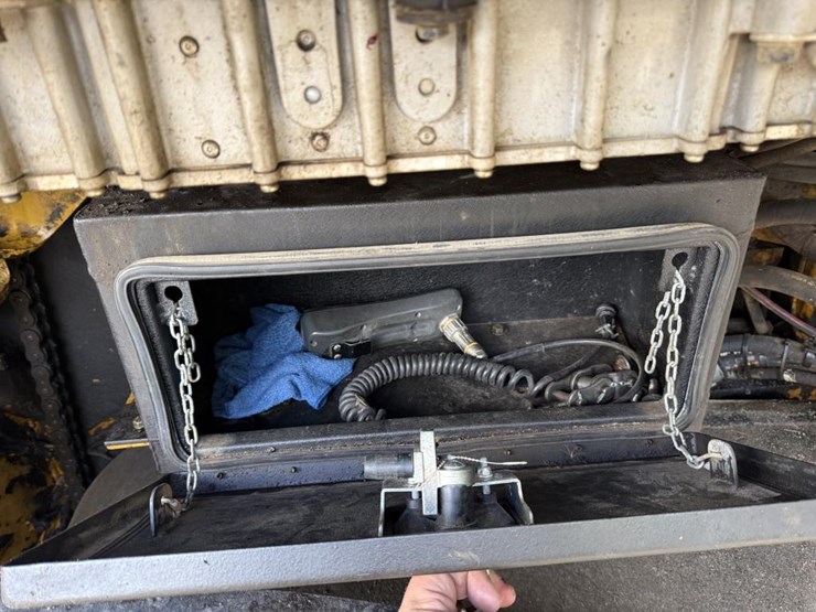 caterpillar-ap-1055f-image-39