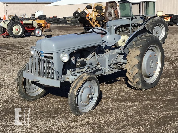 1940-ford-9n-image-1