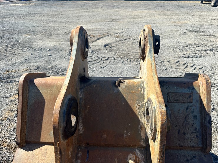 #32583-•-tag-42"-excavator-bucket-image-12