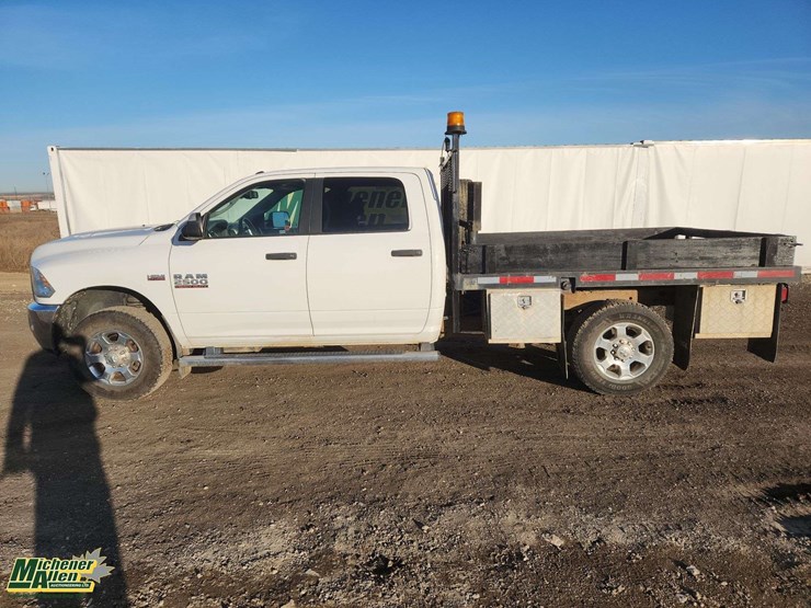 2017-dodge-2500-image-26