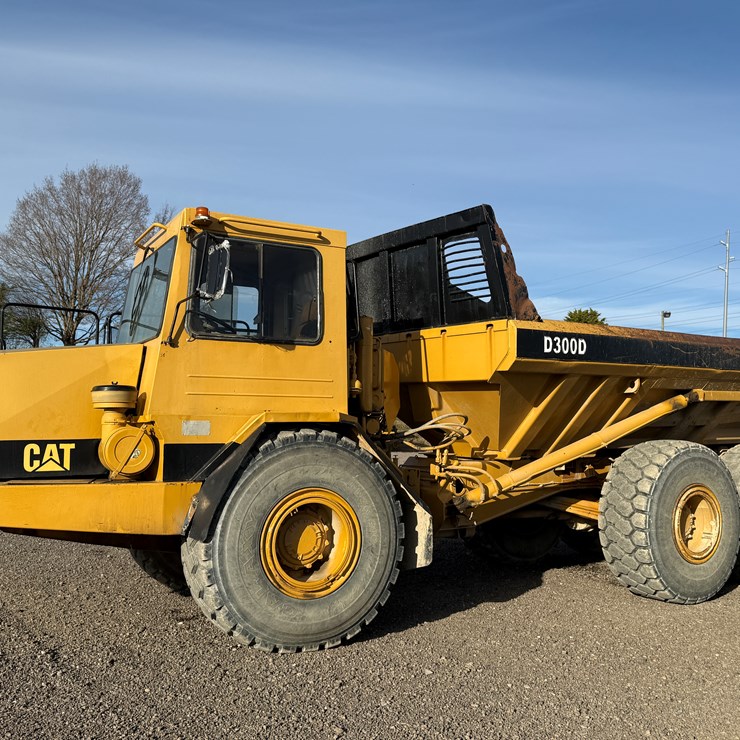 1995 CATERPILLAR D300D