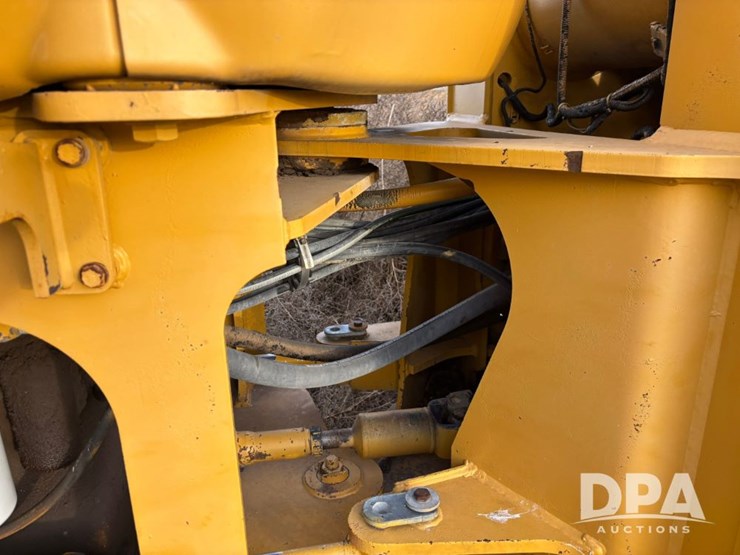 2001-deere-644h-image-27