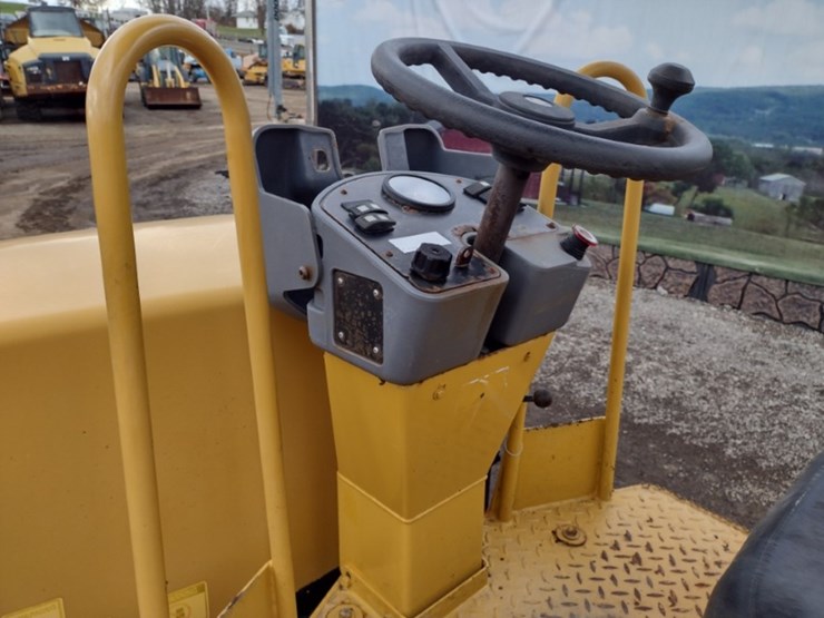 caterpillar-cb-334e-image-8