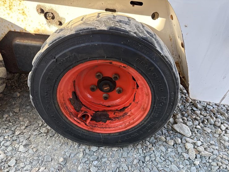 2015-bobcat-s70-image-39