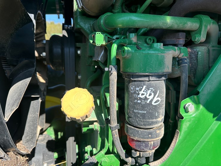 2013-john-deere-6140m-image-44