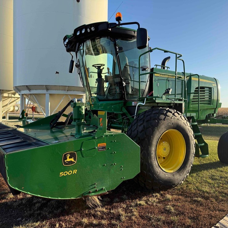JOHN DEERE W235