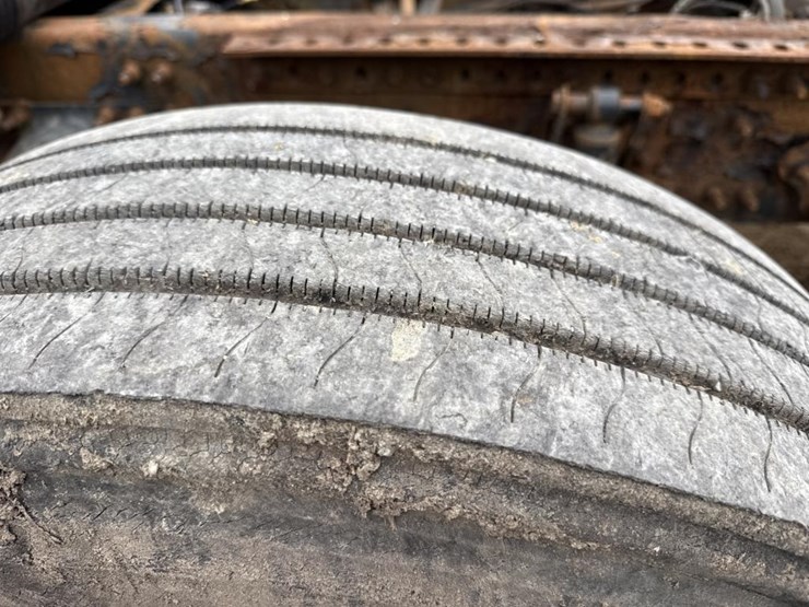 #3155-•-volvo-sleeper-cab-parts-semi-image-42