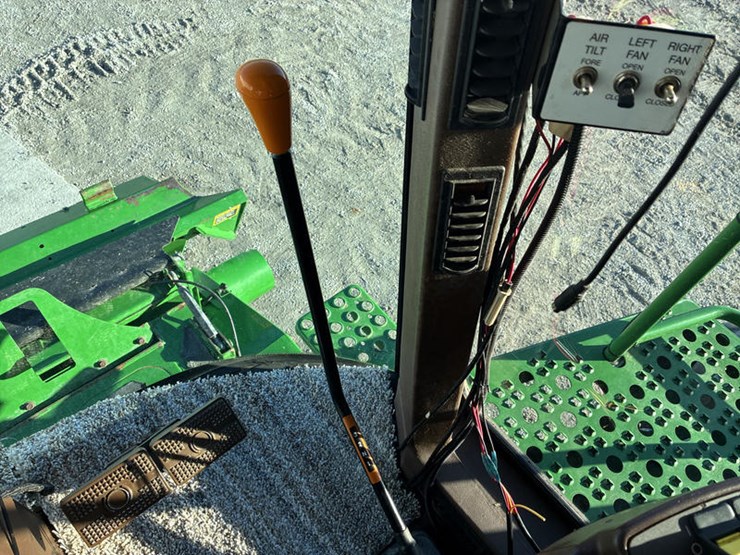 2004-john-deere-9660-sts-image-109