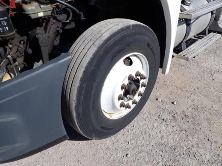 2010-freightliner-cascadia-t/a-hiway-tractor---day-image-38