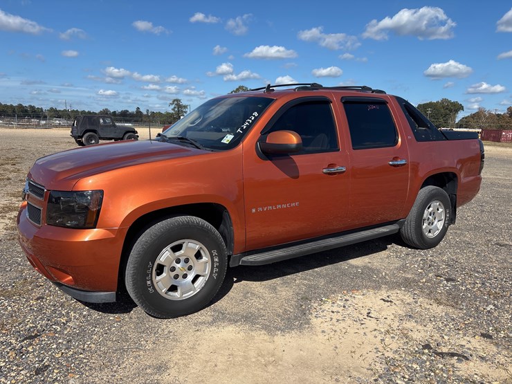 #24328-•-2007-chevrolet-avalanche-image-1
