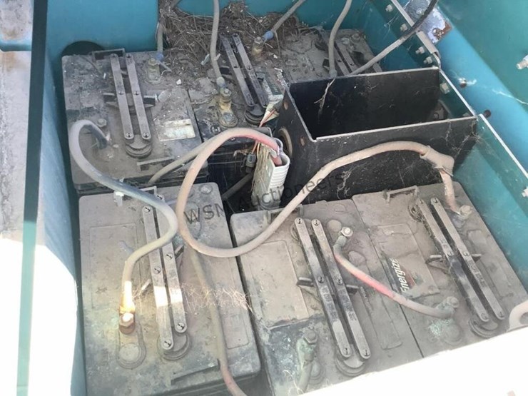 tennant-ride-on-floor-scrubber-image-7