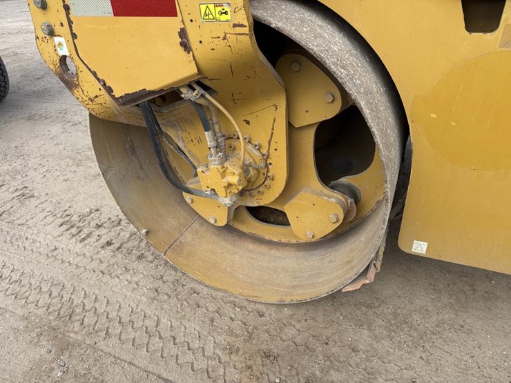 caterpillar-cb-534d-image-9