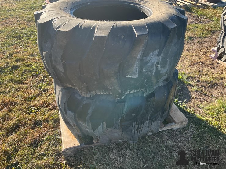 titan-19.5l-24-tires-image-3