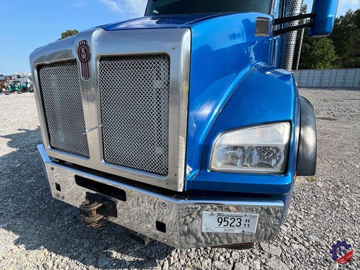 2016-kenworth-t880-image-26