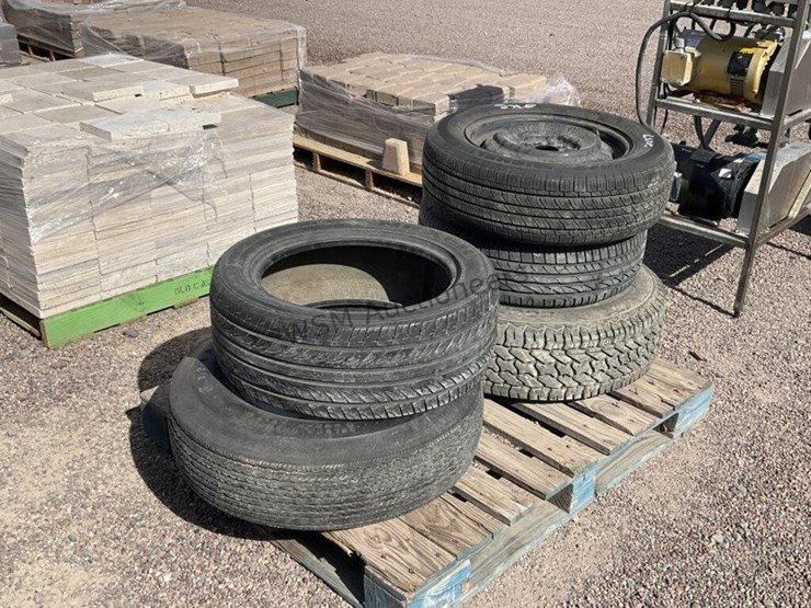 pallet-of-assorted-tires-wheels-image-3