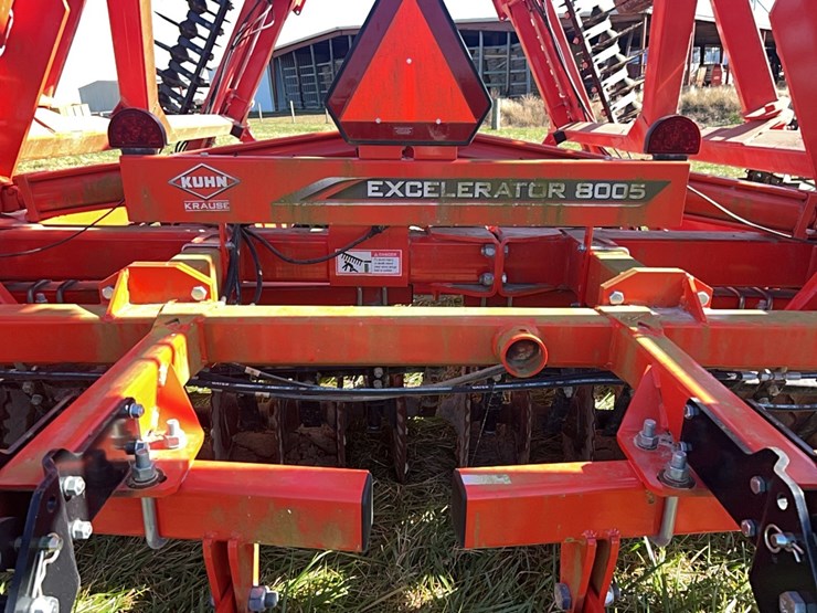 kuhn-excelerator-8005-vertical-tillage-image-25