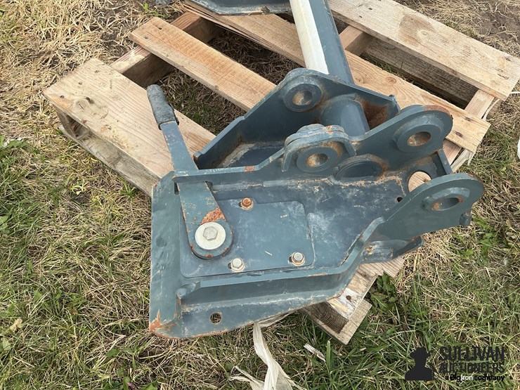 skid-steer-attachment-plate-image-9