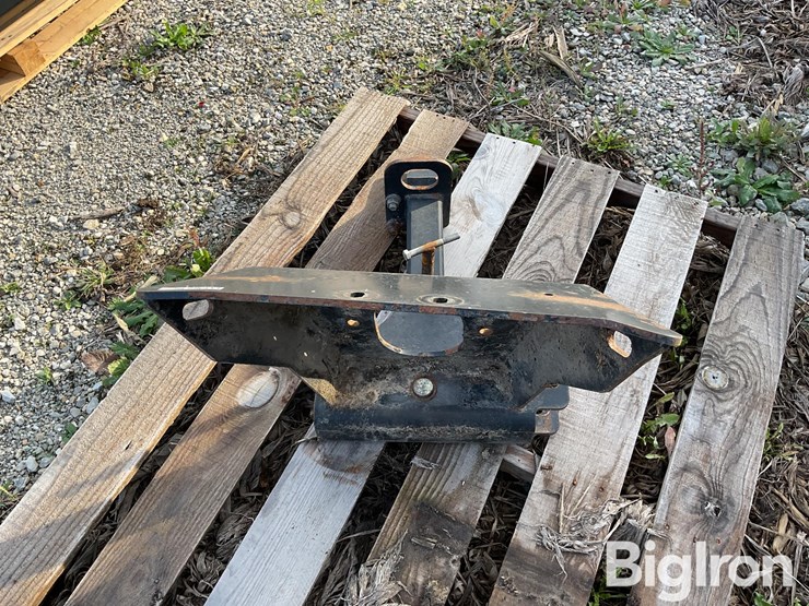 new-holland-cr-series-rear-hitch-image-6