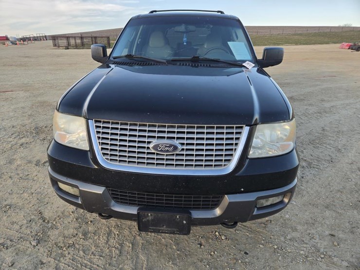 2004-ford-expedition-image-2