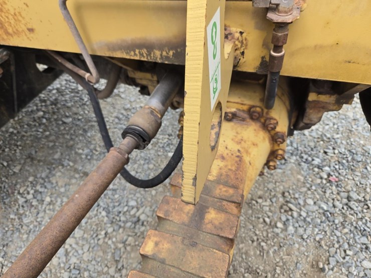 caterpillar-th83-image-33