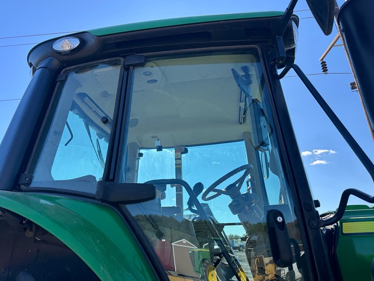 2013-john-deere-6140m-image-36