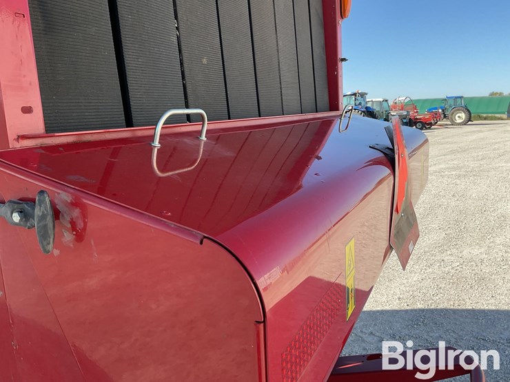 2021-new-holland-560-round-baler-image-17