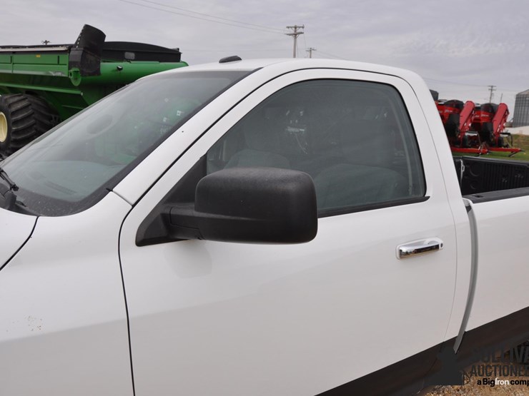 2014-ram-1500-slt-image-13