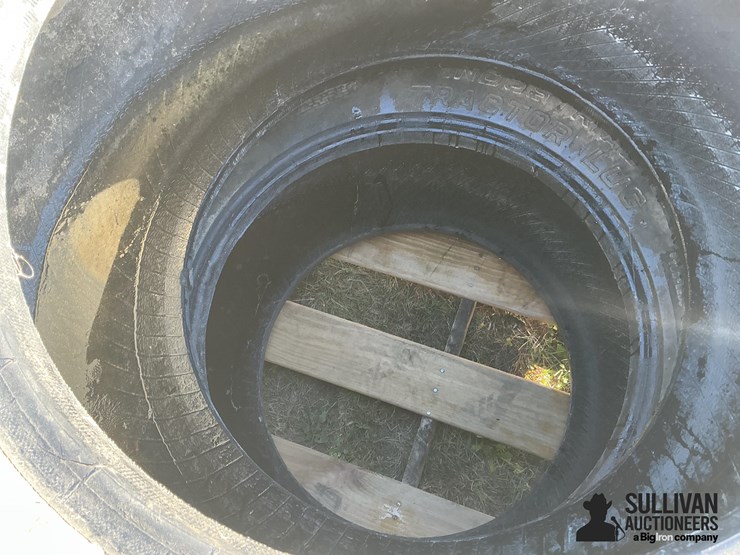 titan-19.5l-24-tires-image-9