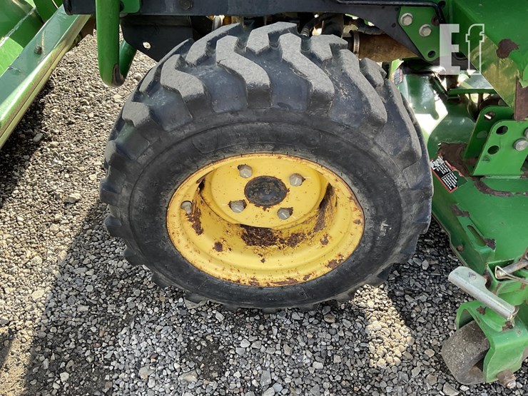 john-deere-2320-image-11