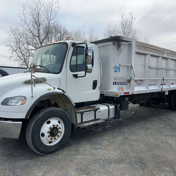 2013 FREIGHTLINER M2 106