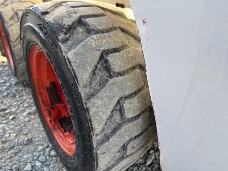 2015-bobcat-s70-image-40