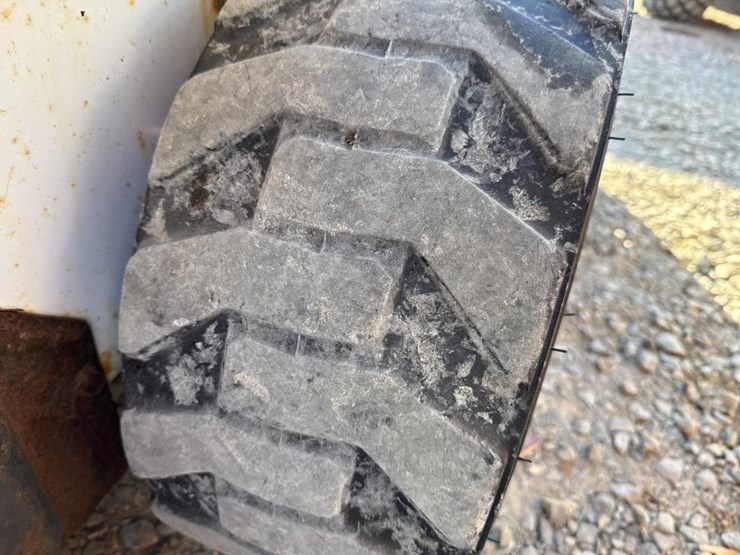 2015-bobcat-s70-image-44