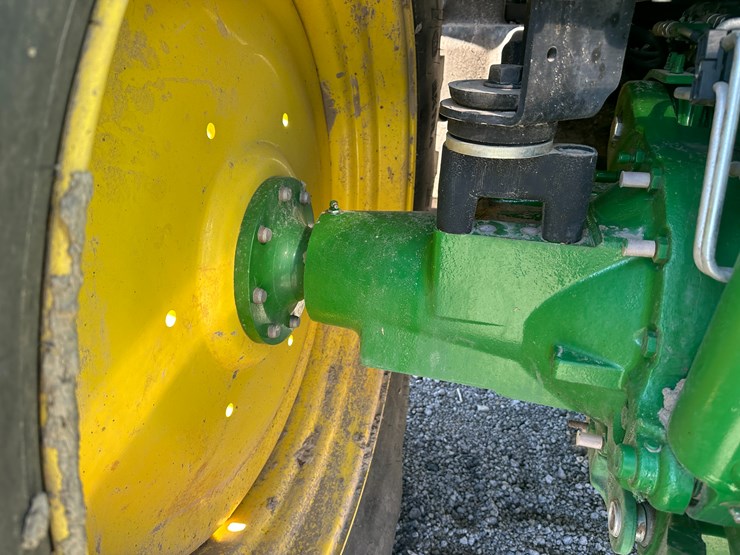 2013-john-deere-6140m-image-12