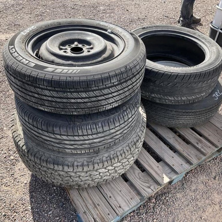 PALLET OF ASSORTED TIRES WHEELS