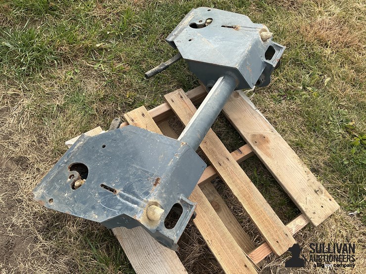 skid-steer-attachment-plate-image-6