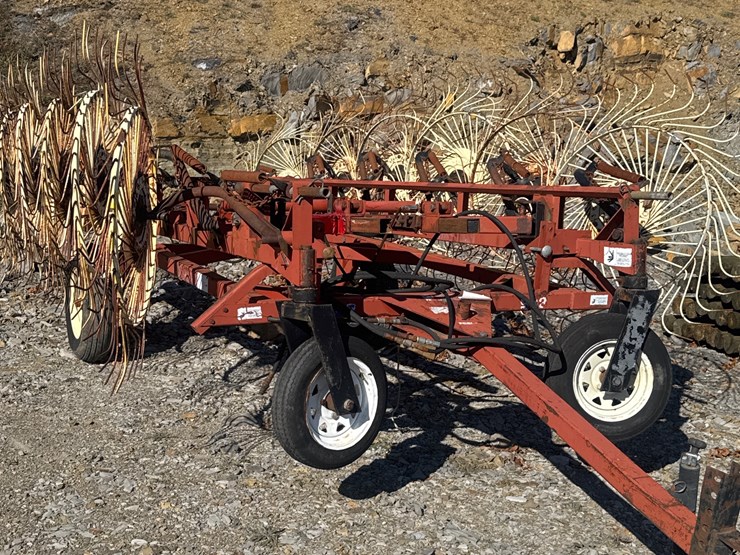 #1109-•-new-holland,-12-wheel-hydraulic-rake-image-1