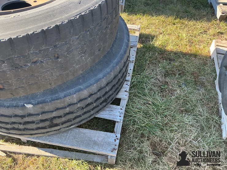 michelin-315/80r22.5-tires-on-8-bolt-rims-image-8