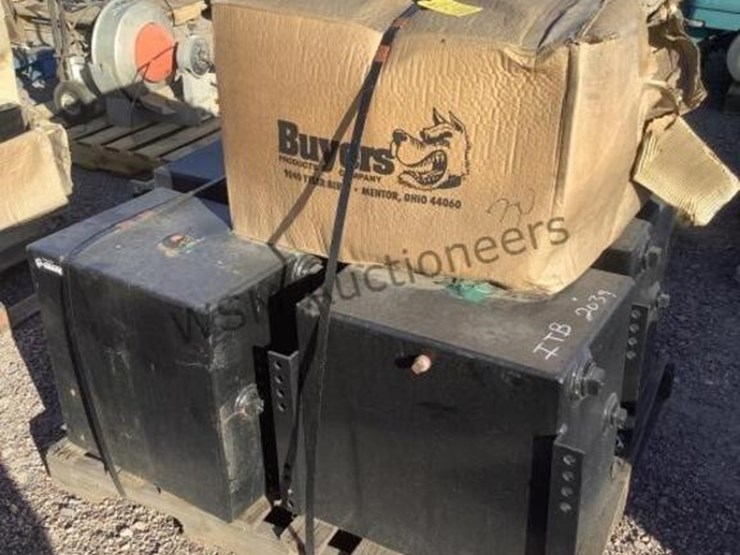 pallet-of-steel-hydraulic-tanks-image-4