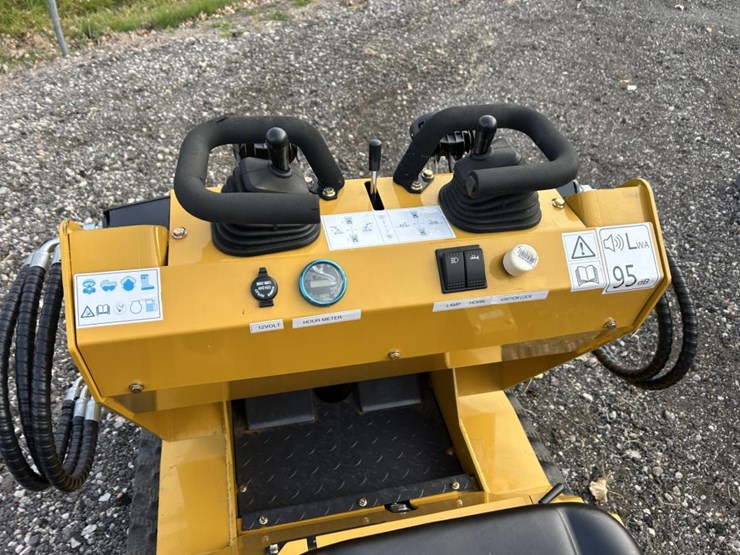 #2710-•-2025-infront-yf400-mini-tracked-skid-steer-image-13