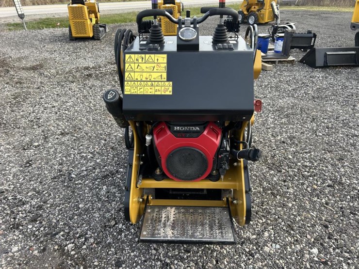 #2712-•-demo-2024-mammut-sk650-tracked-skid-steer-image-4