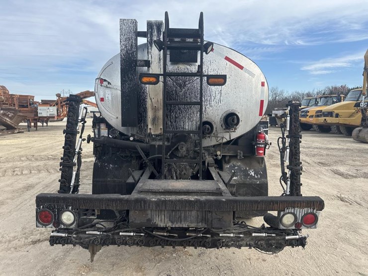 2009-international-7400-image-4