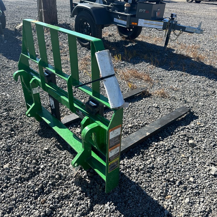 #32580 • Frontier AP12G 4' Pallet Fork